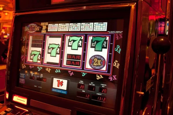 Live dealer at Play'n GO table on helompo slot