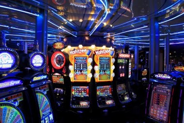 Super Sic Bo betting layout and payout table on helompo slot